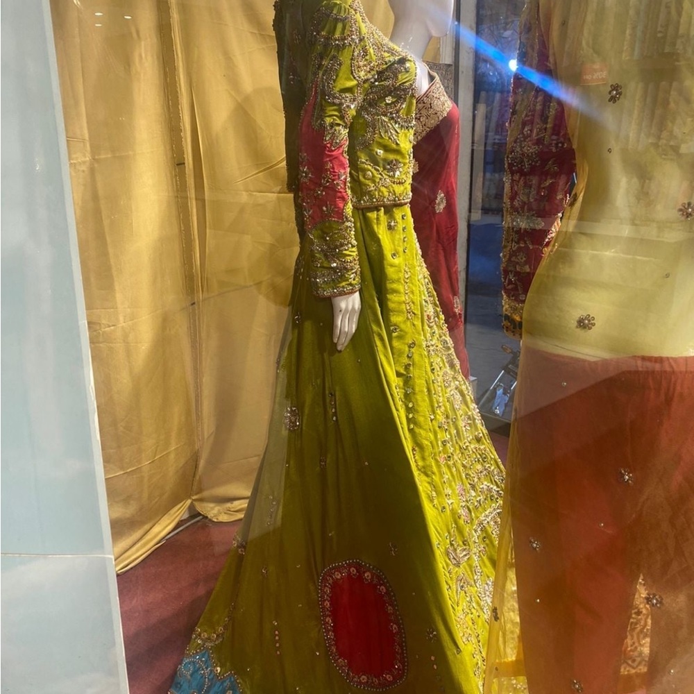 COPY - Pakistani wedding dress - Picture 4 of 9